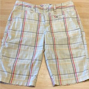 Columbia Women Size 4 11” Short Classic Fit Mid-Rise Zipped W/ Belt Loop/Pockets